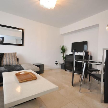 Modern 2 Bed Apartment Luton  Bagian luar foto