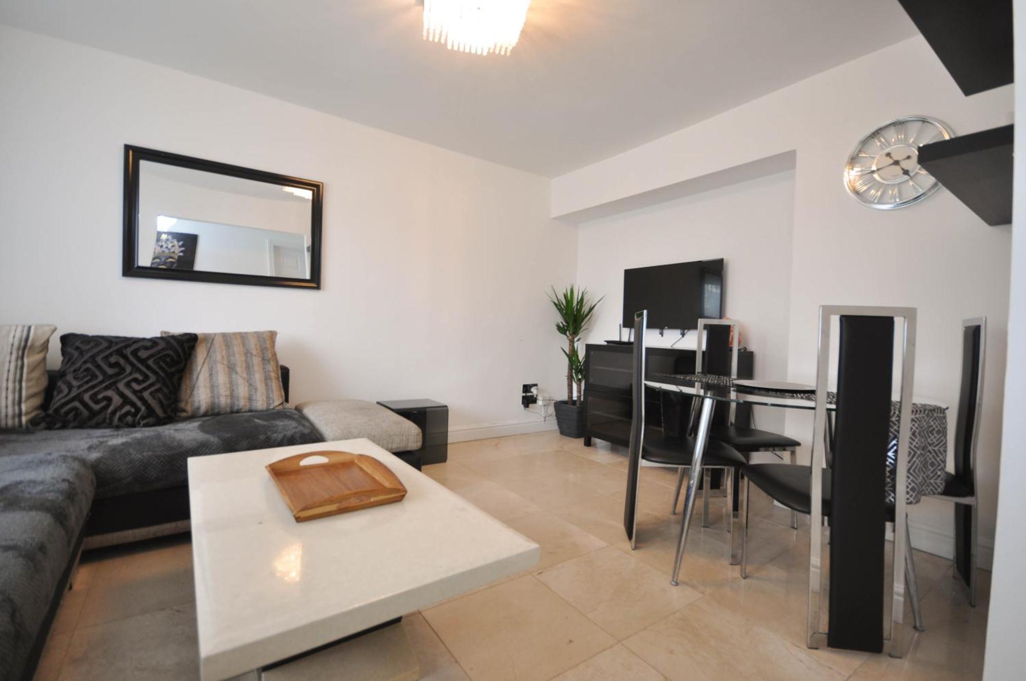Modern 2 Bed Apartment Luton  Bagian luar foto