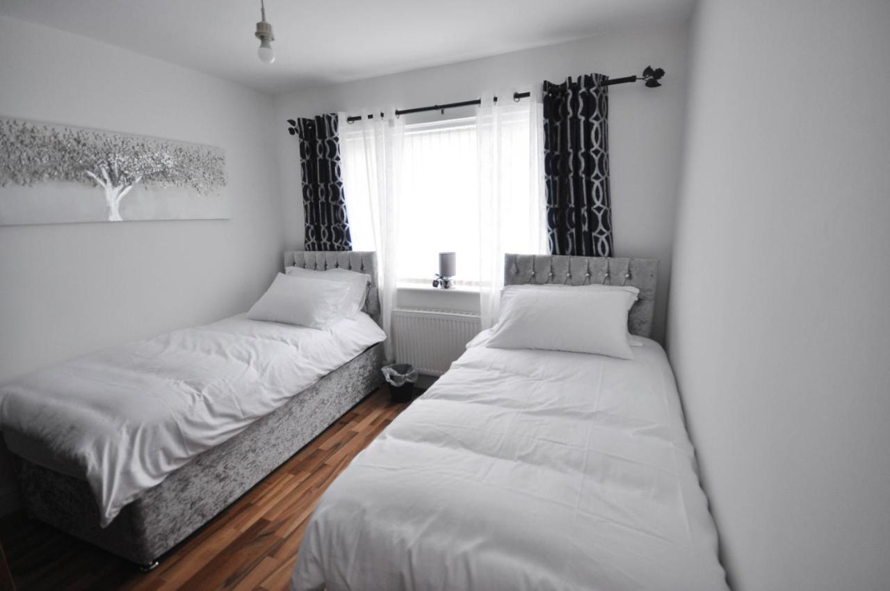 Modern 2 Bed Apartment Luton  Bagian luar foto