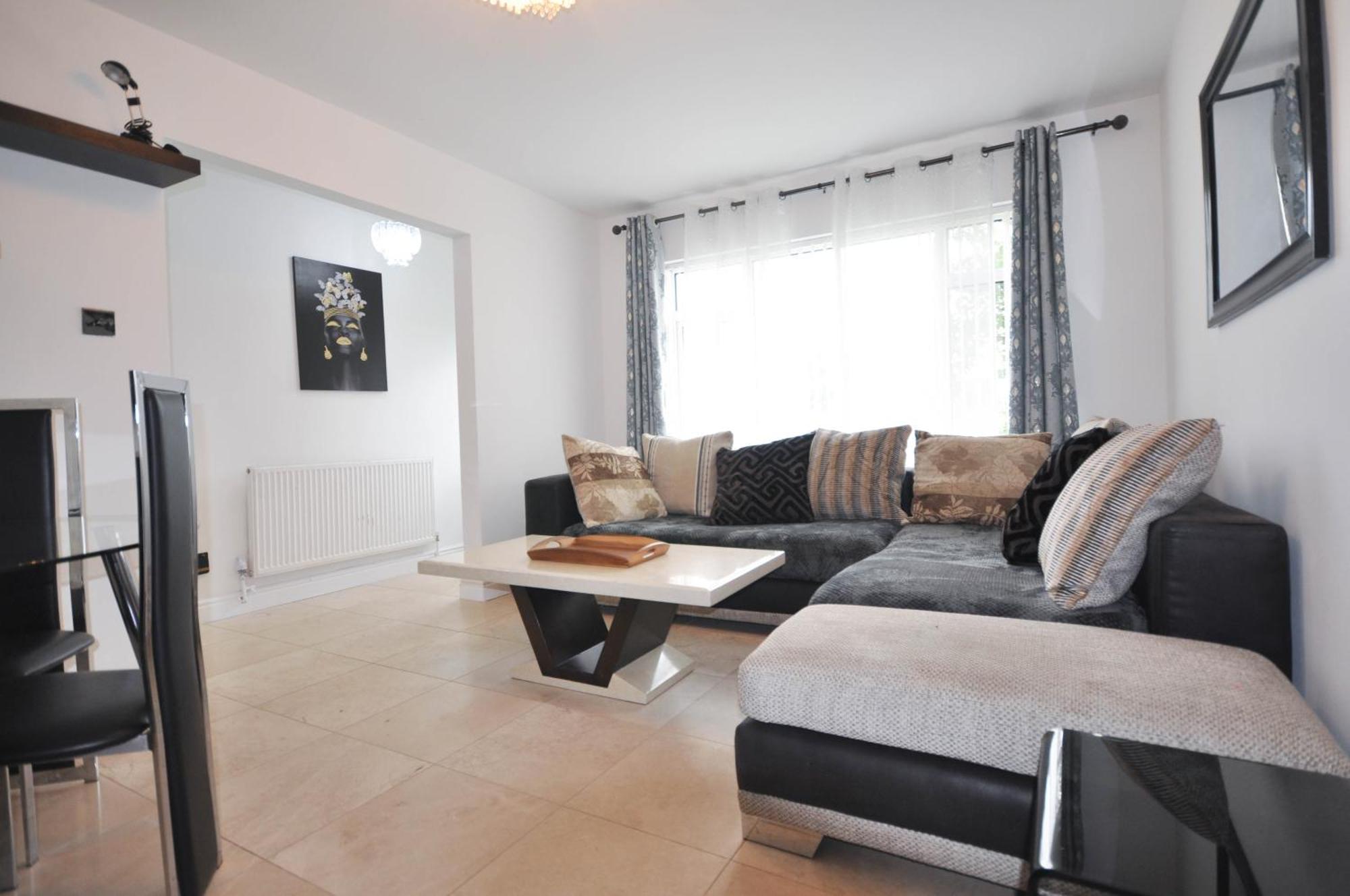 Modern 2 Bed Apartment Luton  Bagian luar foto