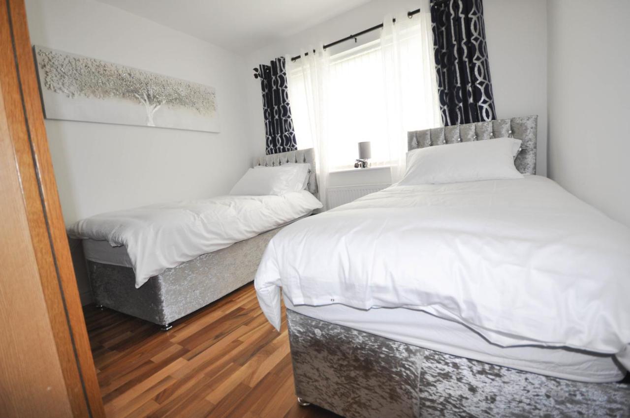 Modern 2 Bed Apartment Luton  Bagian luar foto