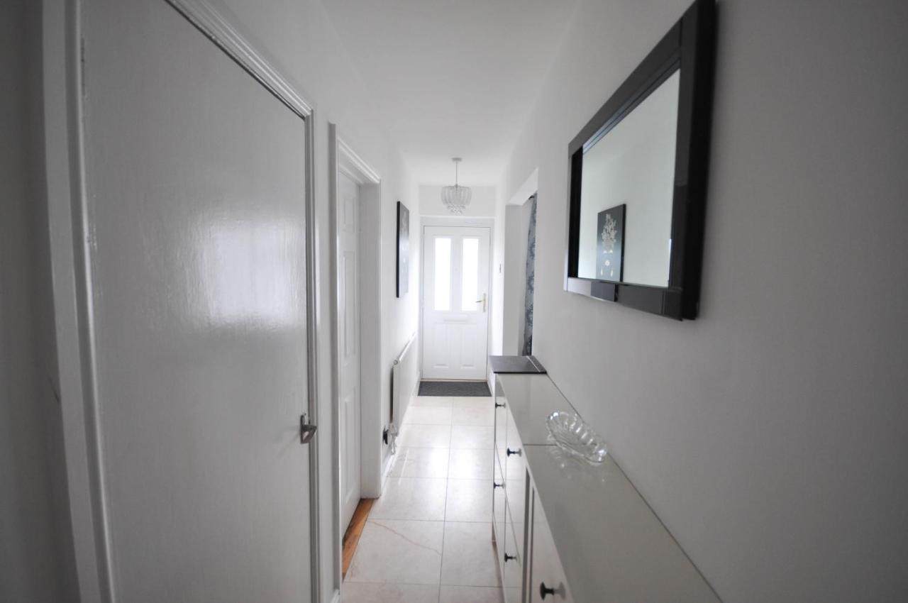 Modern 2 Bed Apartment Luton  Bagian luar foto