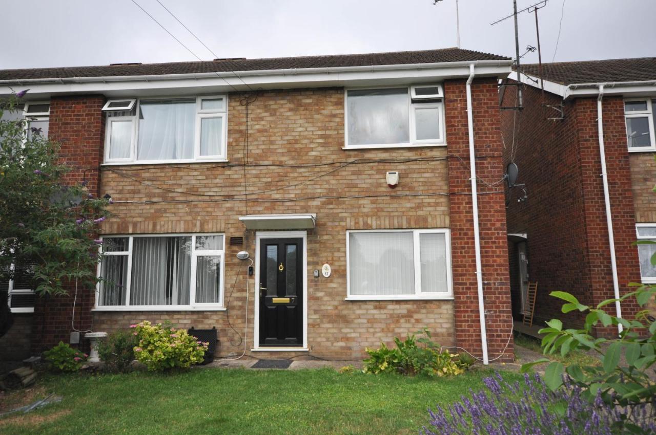 Modern 2 Bed Apartment Luton  Bagian luar foto