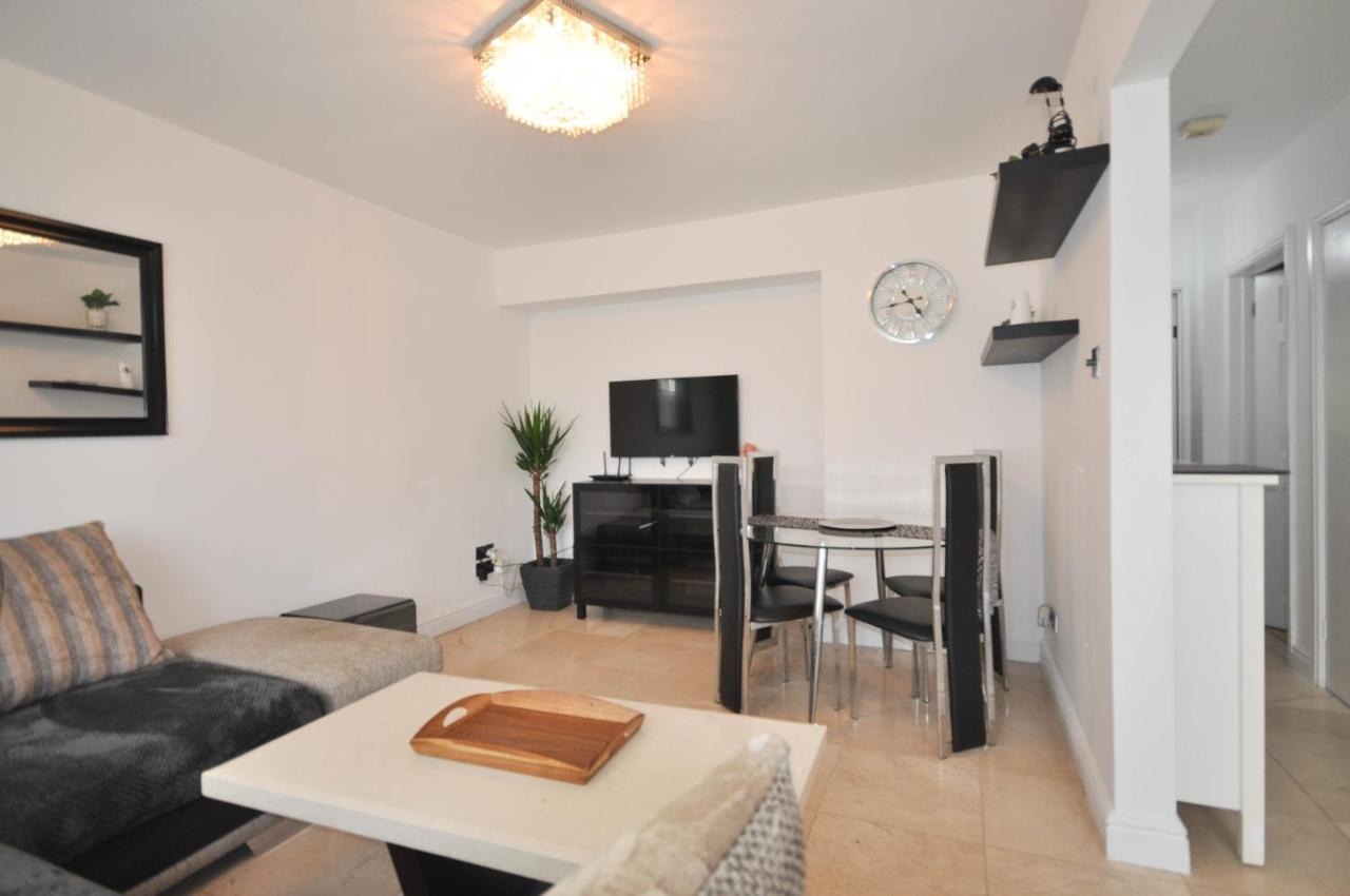 Modern 2 Bed Apartment Luton  Bagian luar foto