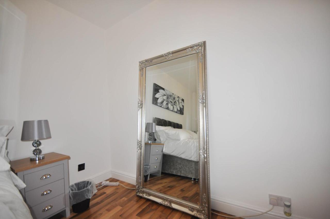 Modern 2 Bed Apartment Luton  Bagian luar foto