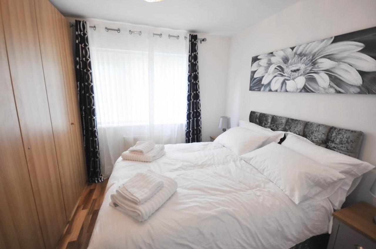 Modern 2 Bed Apartment Luton  Bagian luar foto
