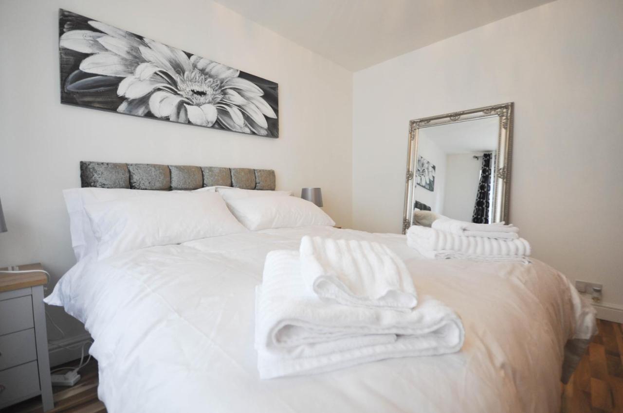 Modern 2 Bed Apartment Luton  Bagian luar foto